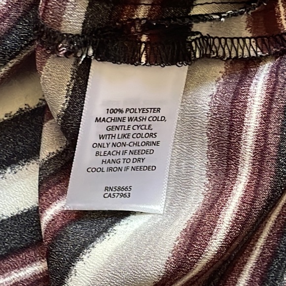 🌟5 for $25🌟 NWOT Halogen Striped V neck Spaghetti Strap camisole Tank Top - Picture 4 of 4